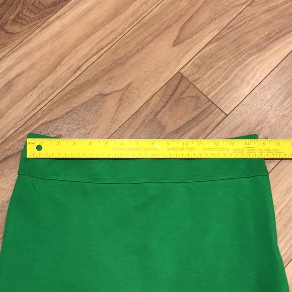 Banana Republic green short skirt - Picture 10 of 12